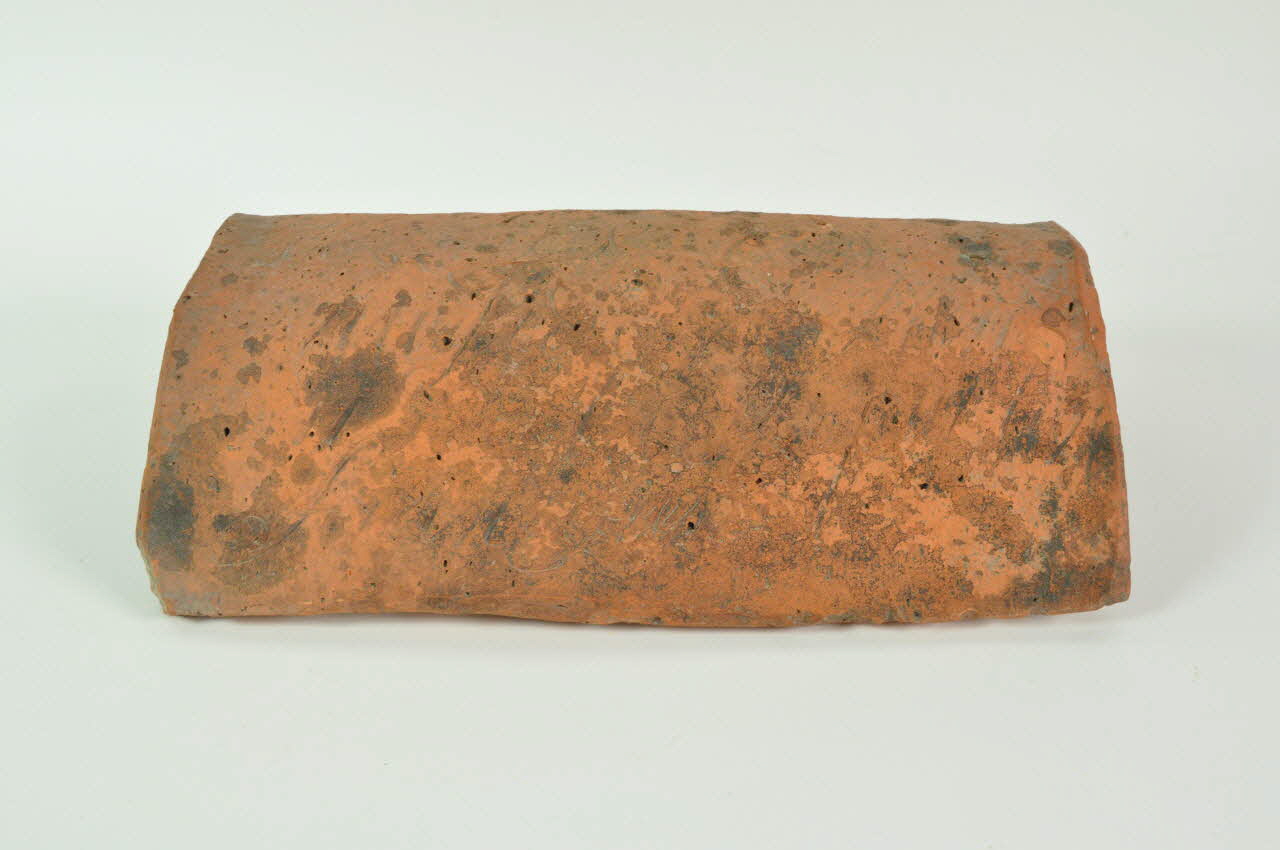 tuile faitière Champagne-Ardenne, France 1802 1942.119.1 Photo Mucem