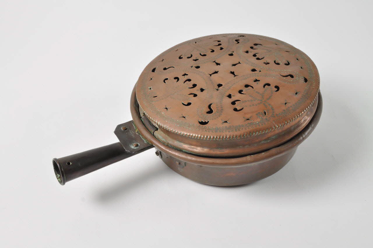 bassinoire à couvercle 1942.154.19 Photo Mucem