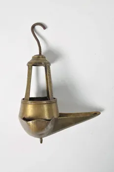 lampe à lanterneau Chareuil 1942.154.8 Photo Mucem