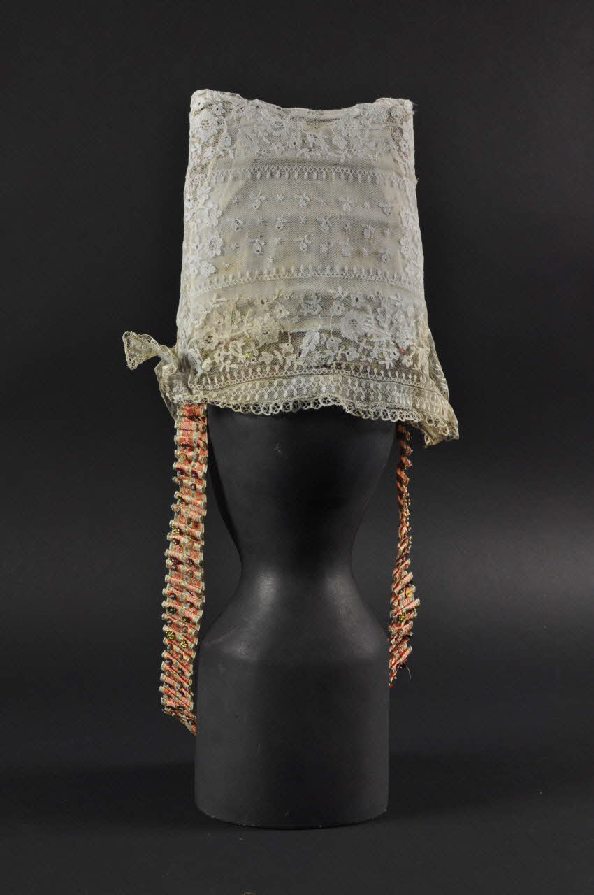 coiffe Bretagne, France 1862 1951.57.11 Photo Mucem