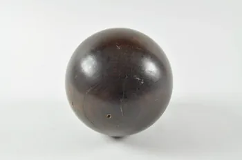 boule du jeu de quilles 1957.72.1 Photo Mucem