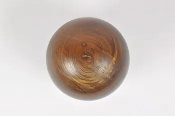 boule du jeu de quilles 1957.72.16 Photo Mucem