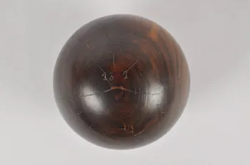 boule du jeu de quilles 1957.72.17 Photo Mucem