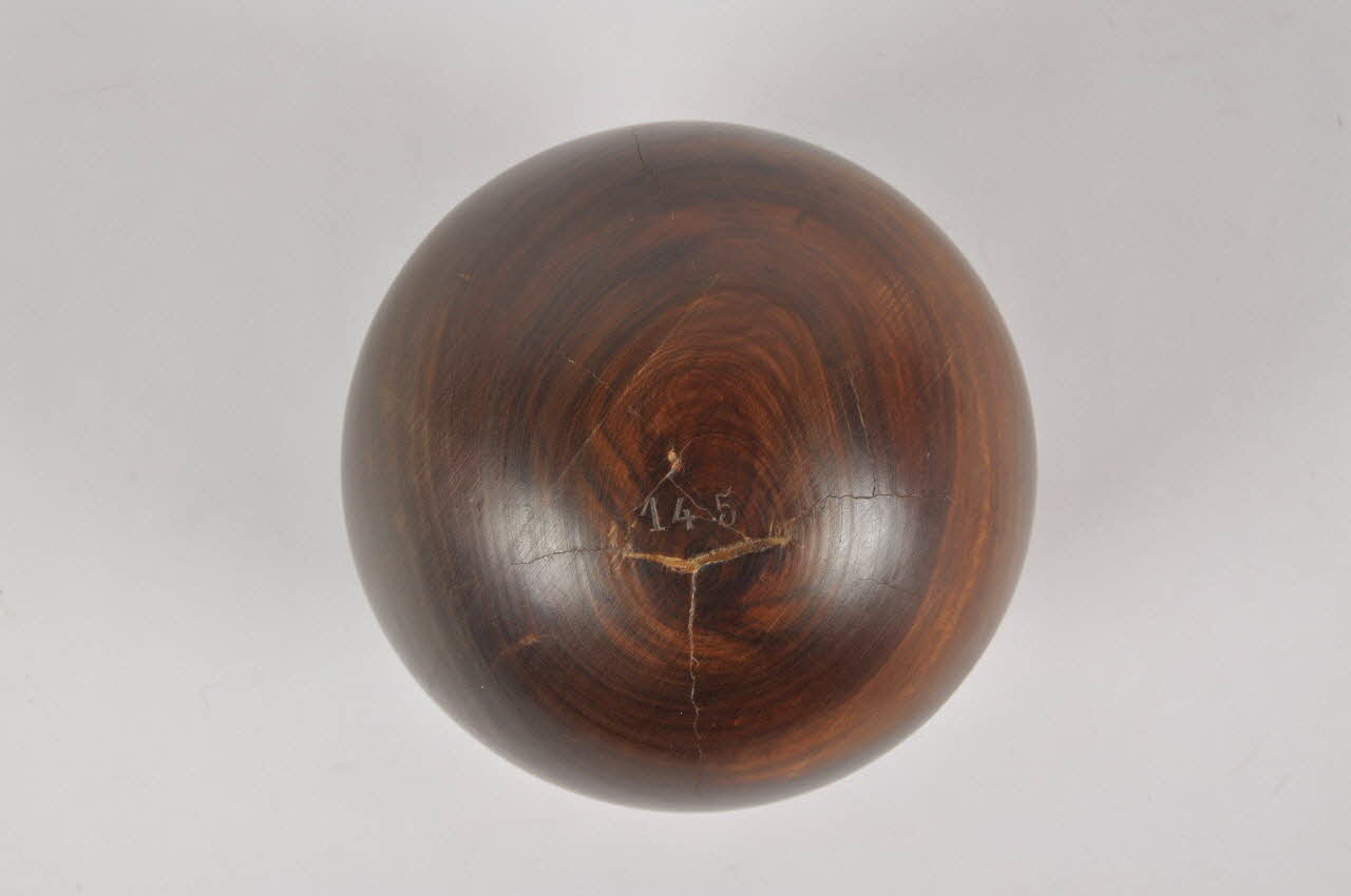 boule du jeu de quilles 1957.72.18  Photo Mucem