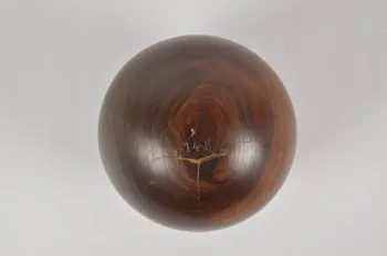 boule du jeu de quilles 1957.72.18 Photo Mucem