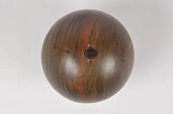 boule du jeu de quilles 1957.72.21 Photo Mucem