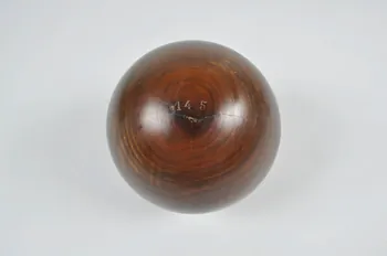 boule du jeu de quilles 1957.72.22 Photo Mucem