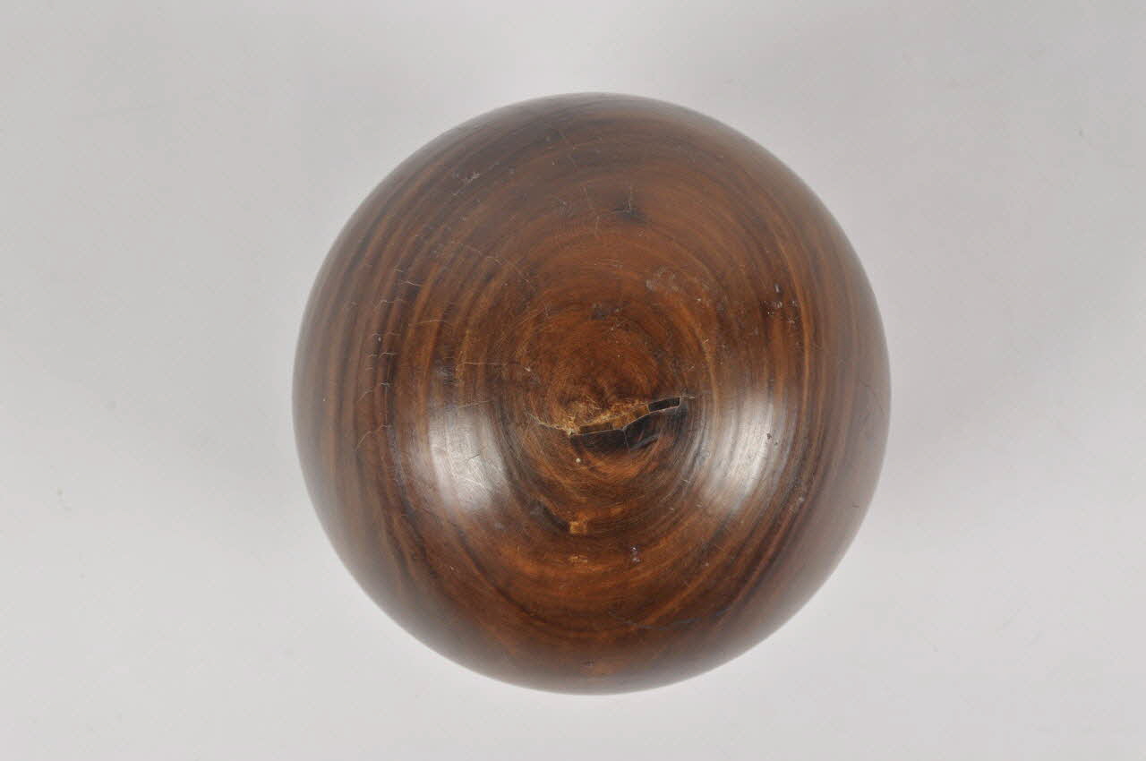 boule du jeu de quilles 1957.72.36  Photo Mucem