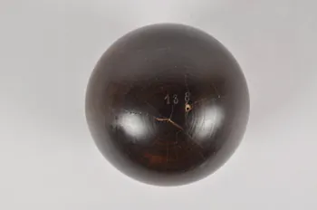 boule du jeu de quilles 1957.72.4 Photo Mucem