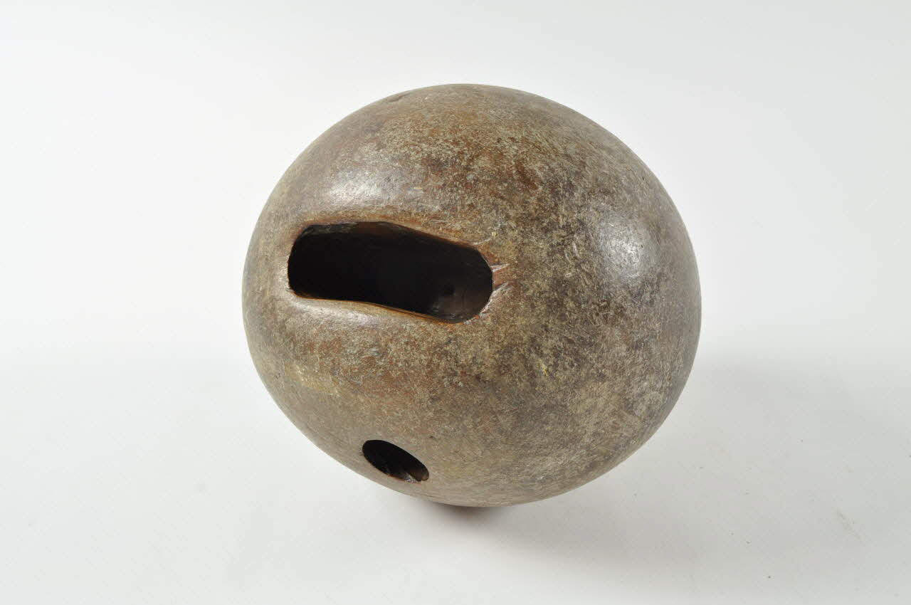 boule du jeu de quilles 1957.72.40  Photo Mucem