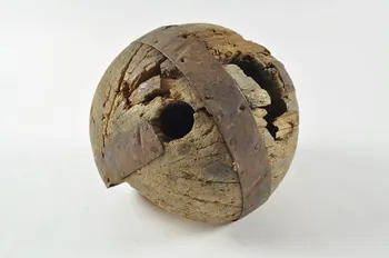 boule du jeu de quilles 1957.72.42 Photo Mucem