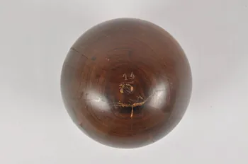 boule du jeu de quilles 1957.72.5 Photo Mucem