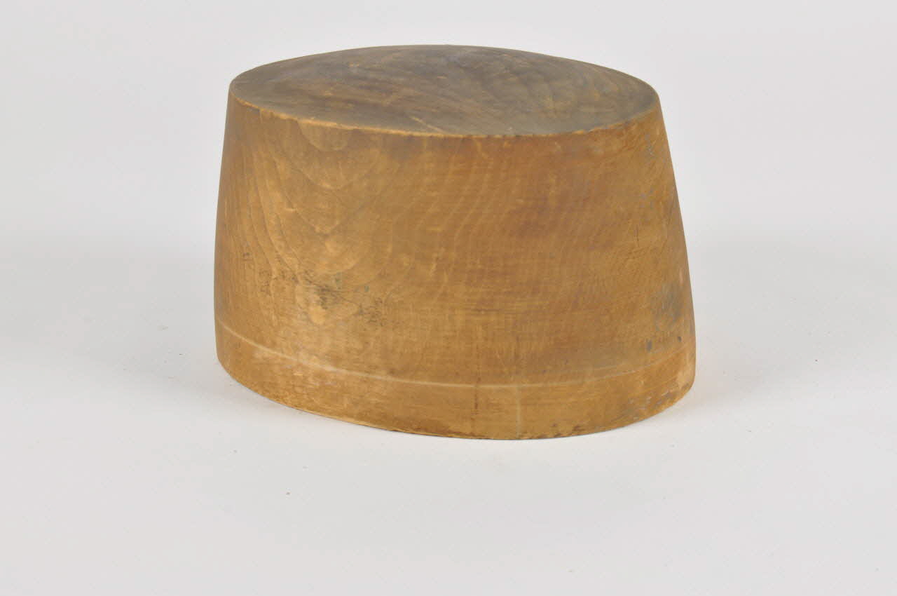 FORME A CHAPEAUX 1976.50.35 Photo Mucem