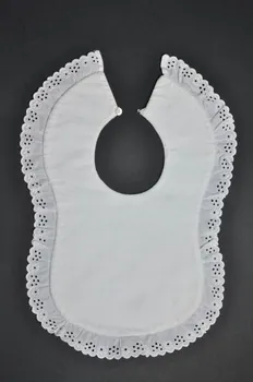bavoir nourrisson 1976.72.43 Photo Mucem