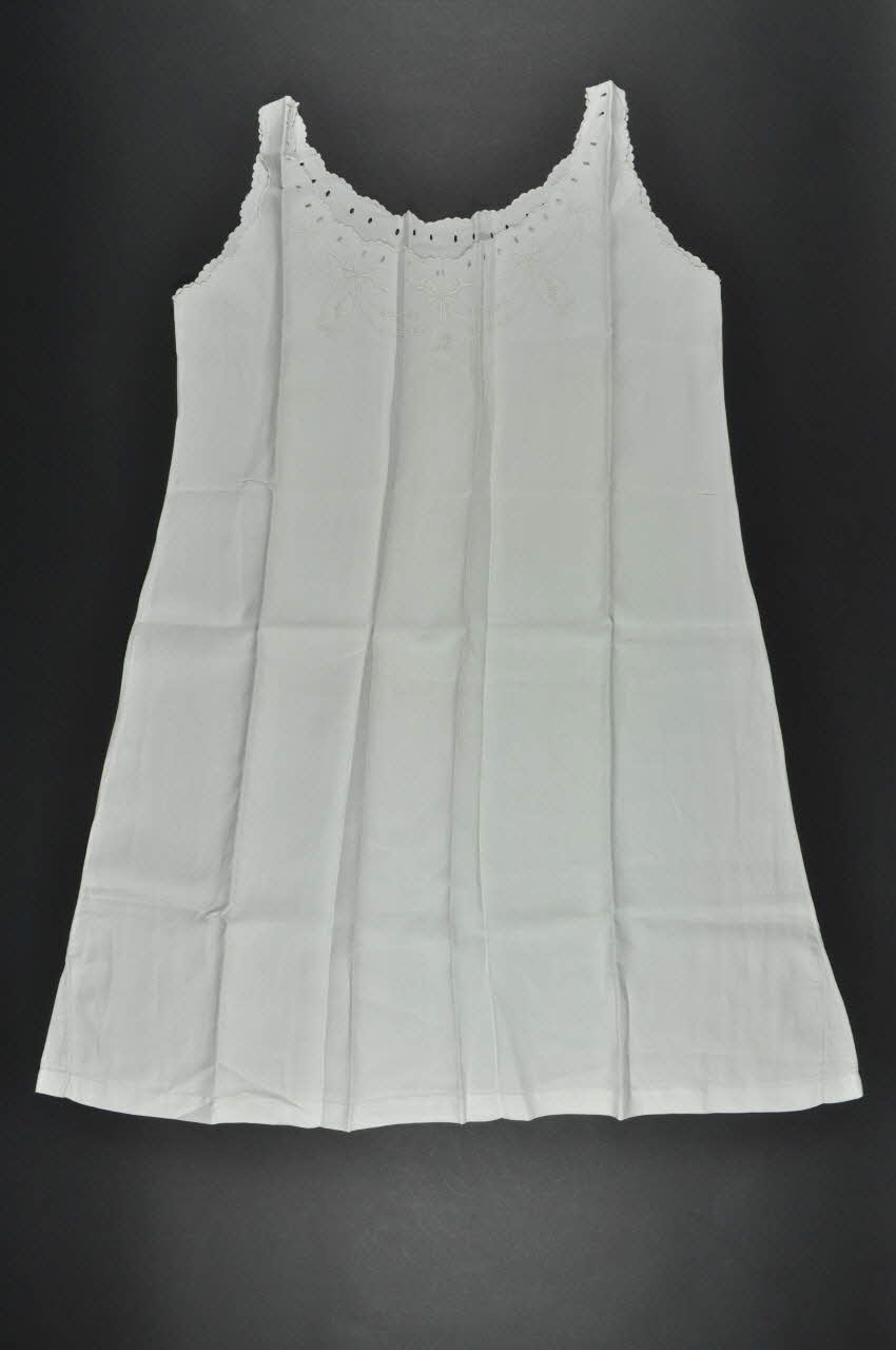 Graux Et Masset Familles chemise de femme Picardie, France 1900 1976.77.1 Photo Mucem