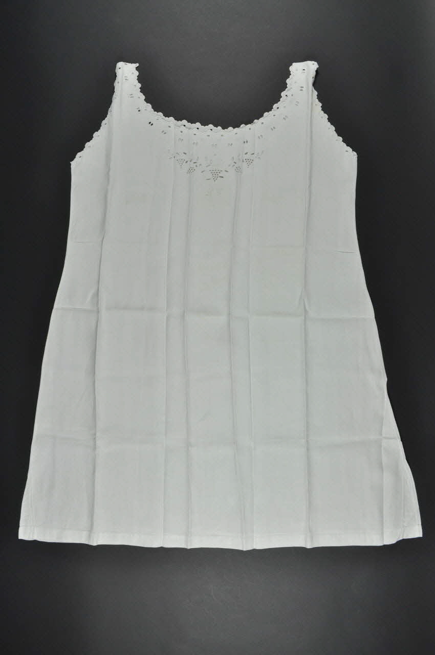 Graux Et Masset Familles chemise de femme Picardie, France 1900 1976.77.3 Photo Mucem