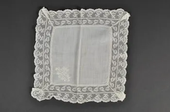 Graux Léontine Mme mouchoir Picardie, France 1880 1976.77.33  Photo Mucem