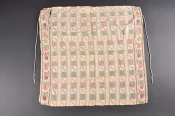tablier de femme DMH1955.59.503 Photo Mucem