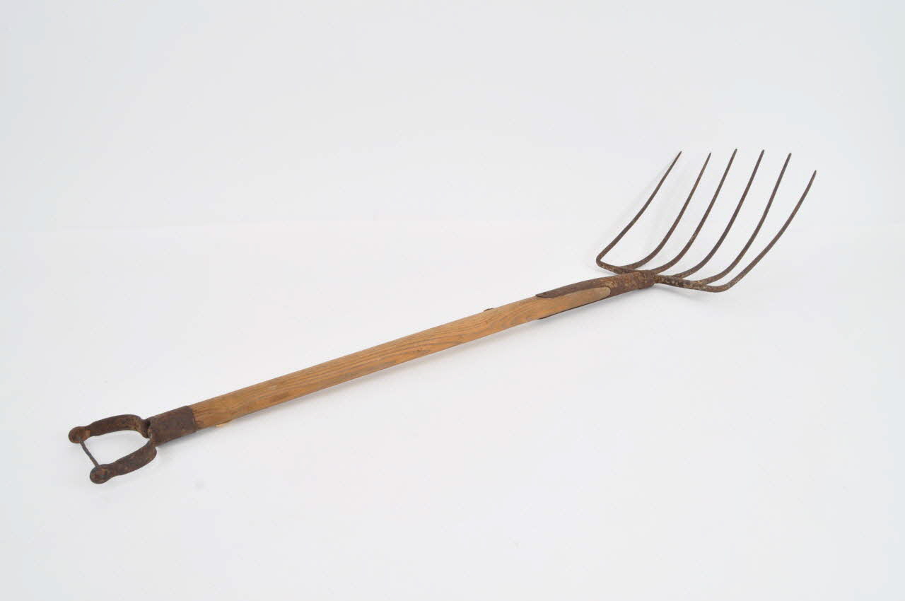 FOURCHE A BETTERAVES 1900 1980.4.27 Photo Mucem