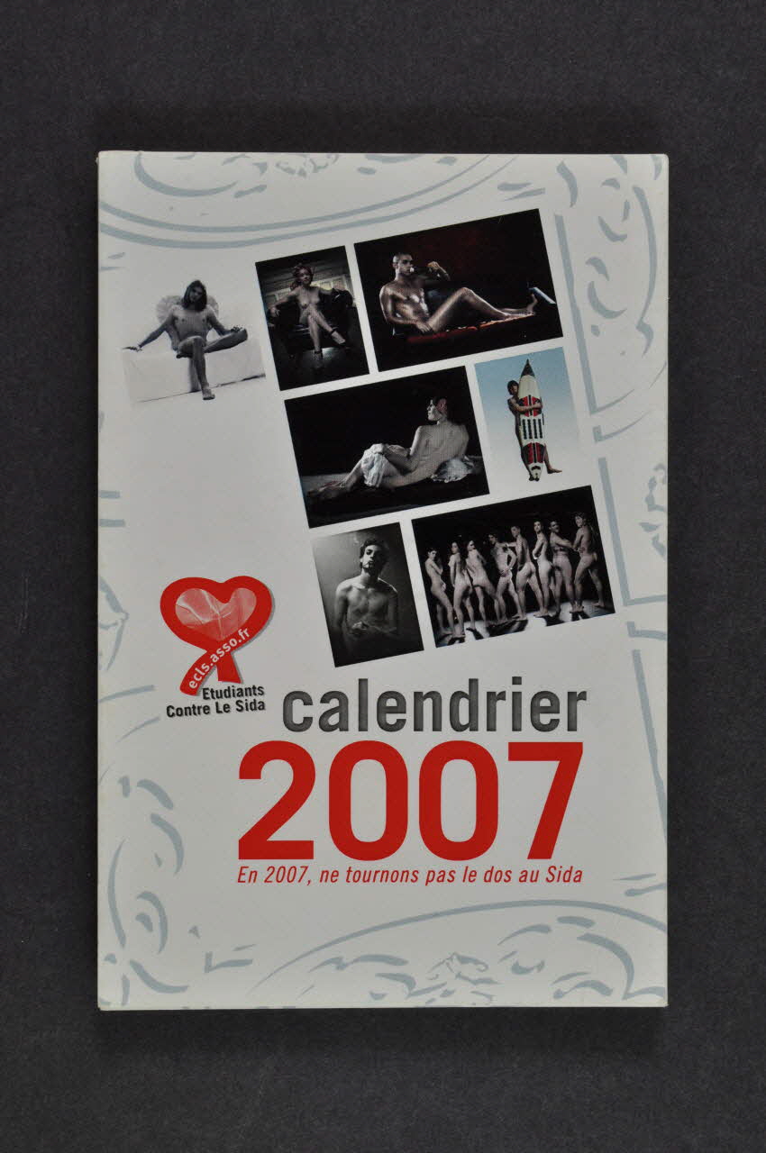 Etudiants Contre Le Sida (ECLS) calendrier Calendrier 2007. "En 2007, ne tournons pas le dos au sida" France 2007 2007.77.39.1-2 Photo Mucem