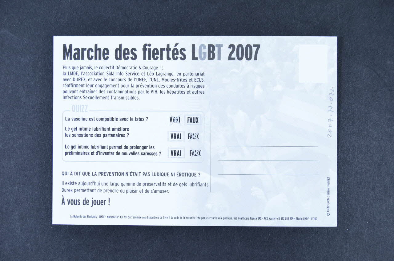 La Mutuelle Des Etudiants, Durex carte postale "Aimez vous les uns sur les autres" France 2007 2007.77.72 Photo Mucem