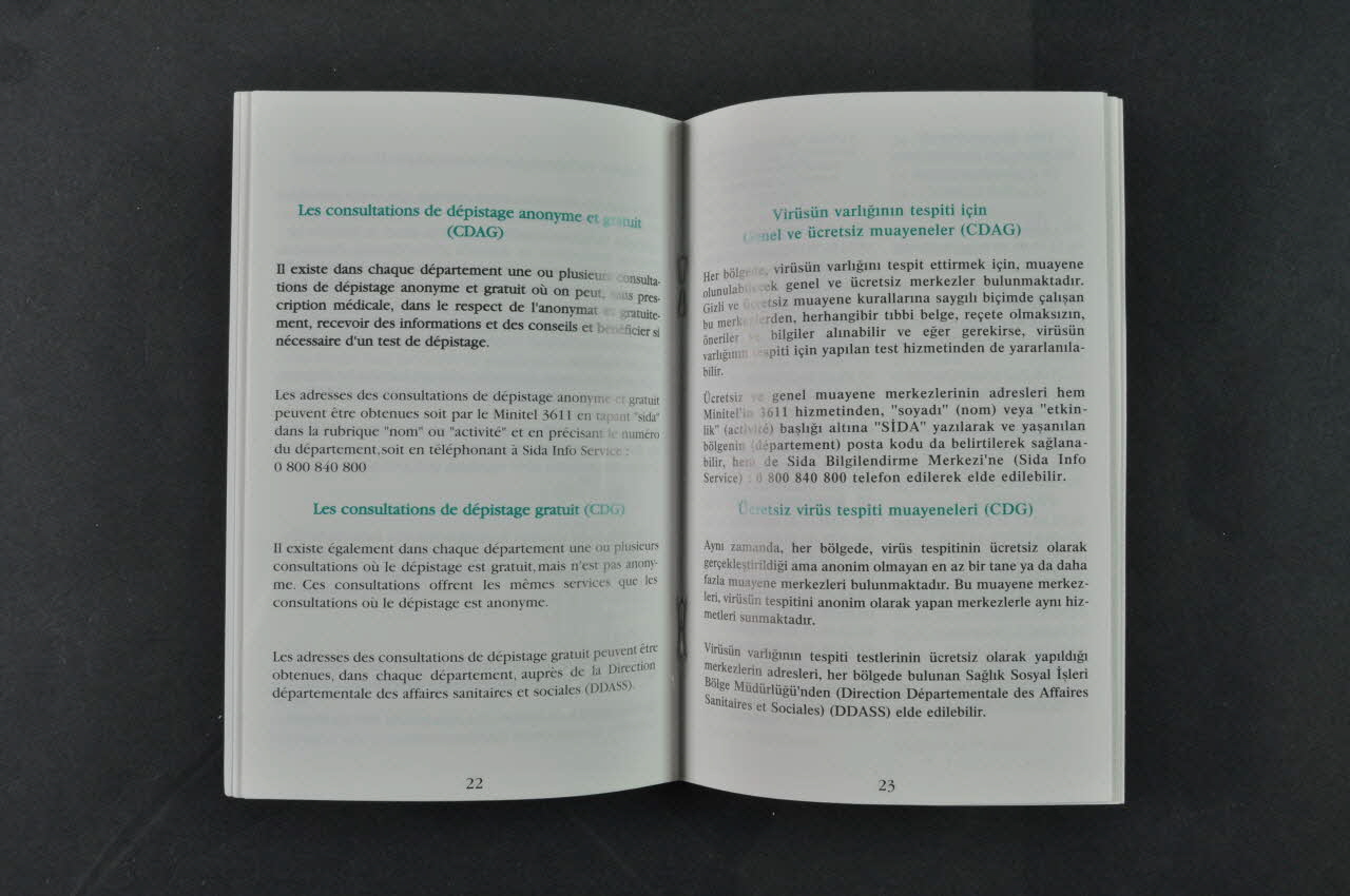 Ministère de l'Emploi et de la Solidarité BROCHURE " Sida (AIDS) ve Biz" (Le sida et nous) (Français turc) France 2004 2007.79.2 Photo Mucem