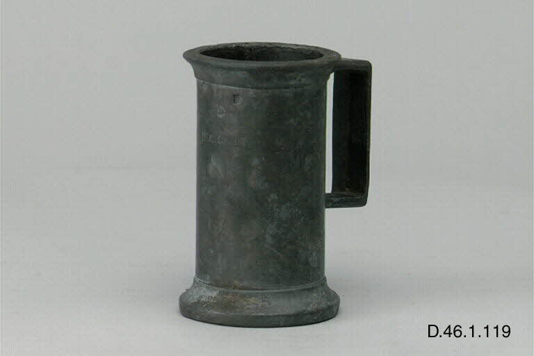 MESURE A EAU DE VIE Bourgogne, France 1900 1946.10.119 Photo