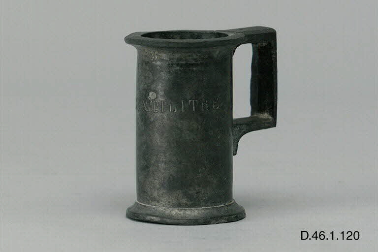 MESURE A EAU DE VIE Bourgogne, France 1900 1946.10.120 Photo