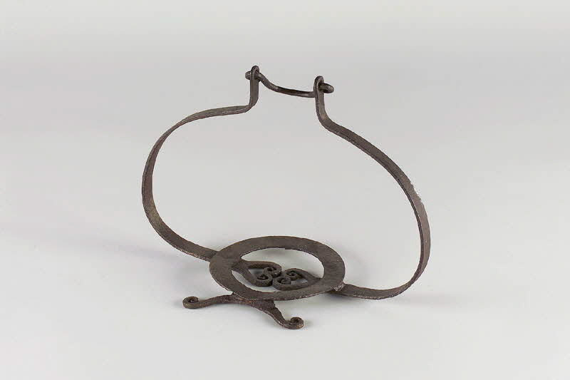 François Faivre SUSPENSION POUR GAUFRIER Bourgogne, France 1870 1946.10.61 Photo