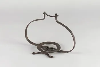 François Faivre SUSPENSION POUR GAUFRIER Bourgogne, France 1870 1946.10.61 Photo