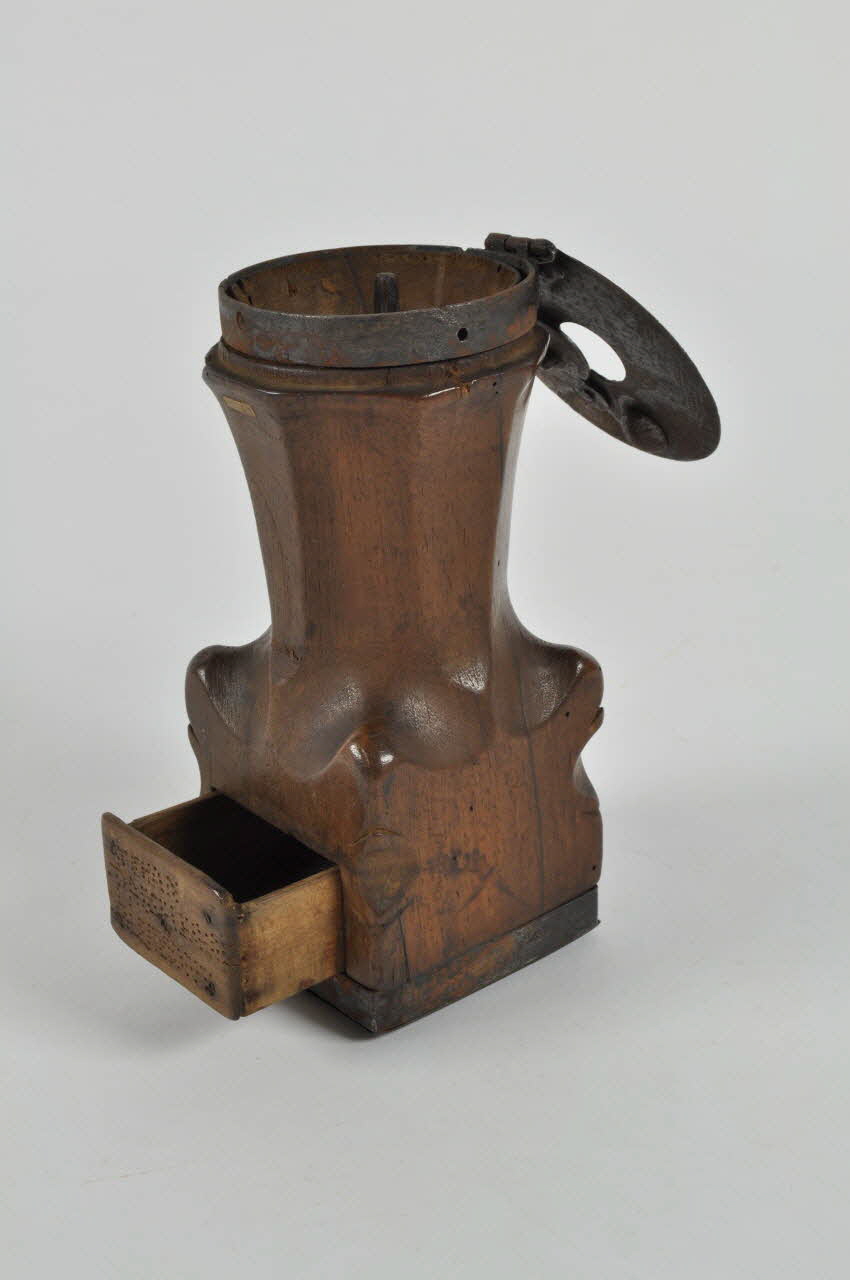 moulin à poivre Auvergne, France 1750 1887.2.9.1-2 Photo Mucem