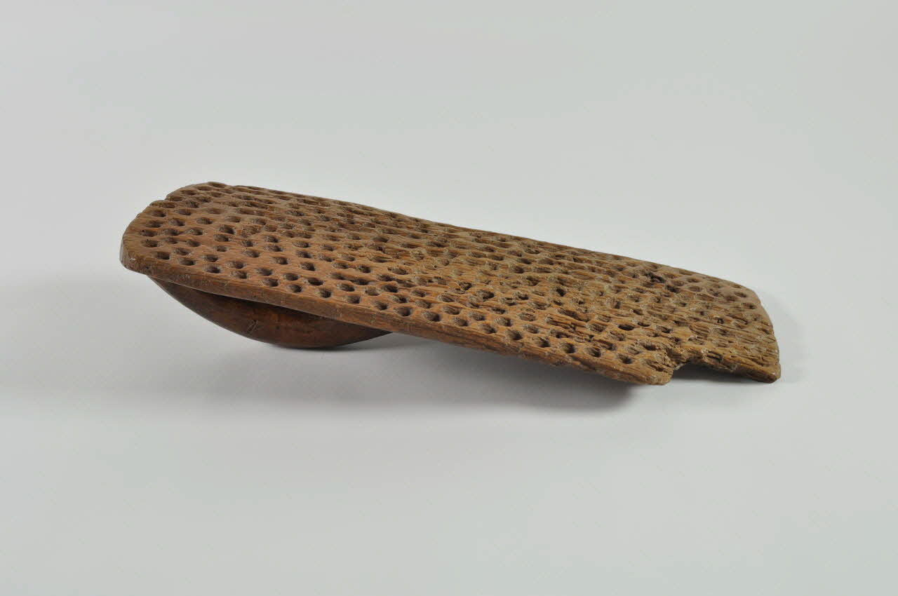 PALETTE A CHAUME Estatiaire 1956.109.186 Photo Mucem