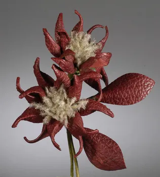 fleur artificielle 1972.150.945.142.1-13 Photo Mucem/Christophe Fouin
