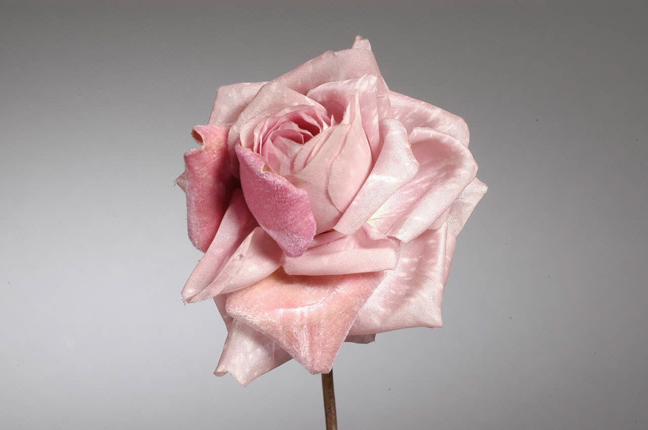 fleur artificielle 1972.150.945.334.1-3  Photo