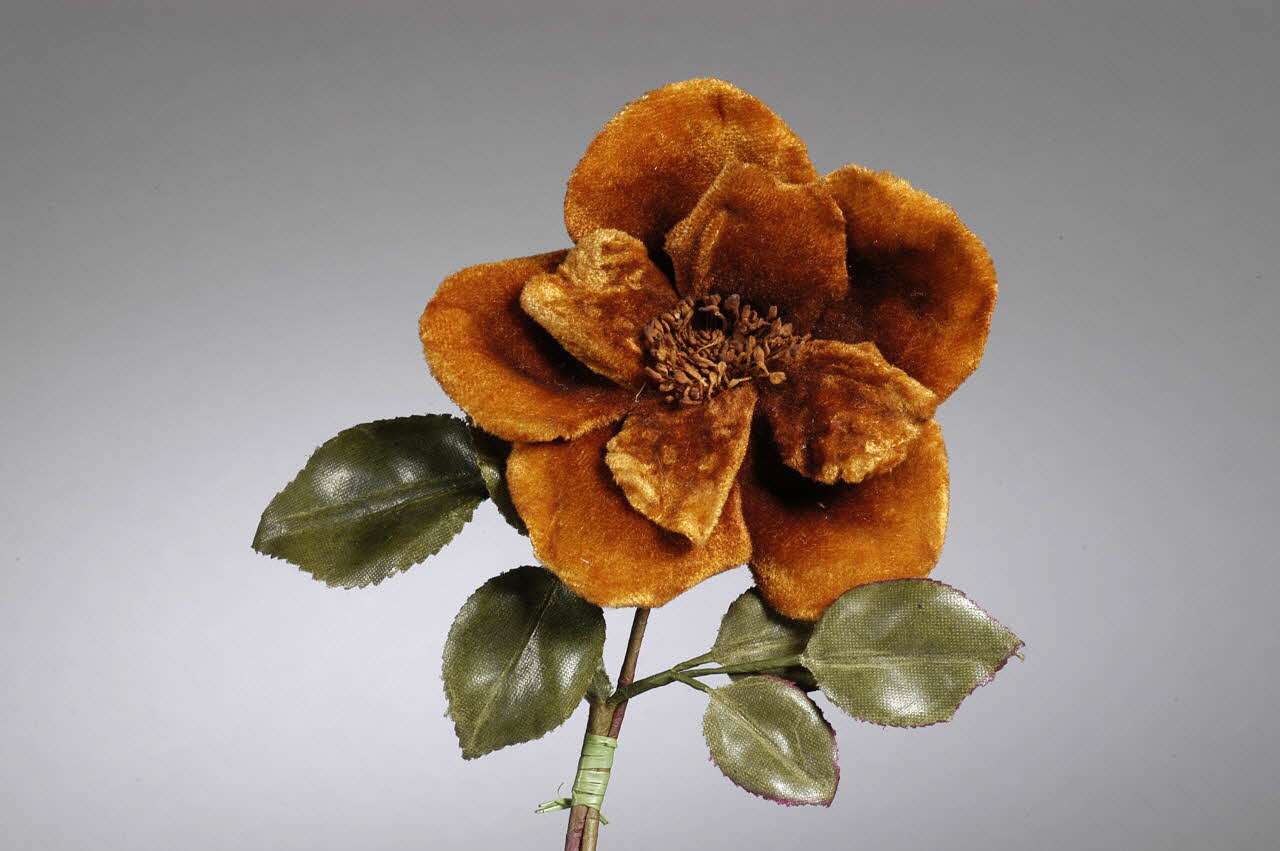 fleur artificielle 1972.150.945.411 Photo Mucem/Christophe Fouin