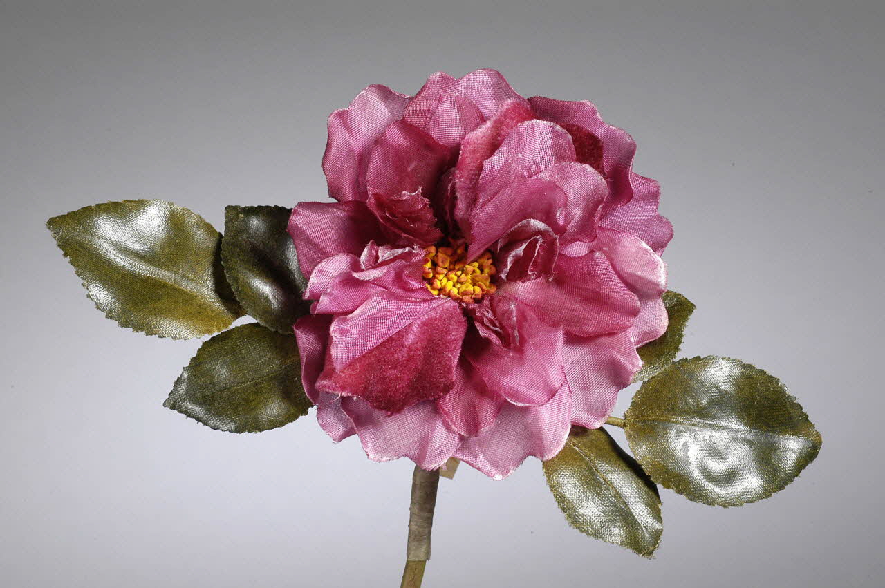 fleur artificielle 1972.150.945.467 Photo Mucem/Christophe Fouin