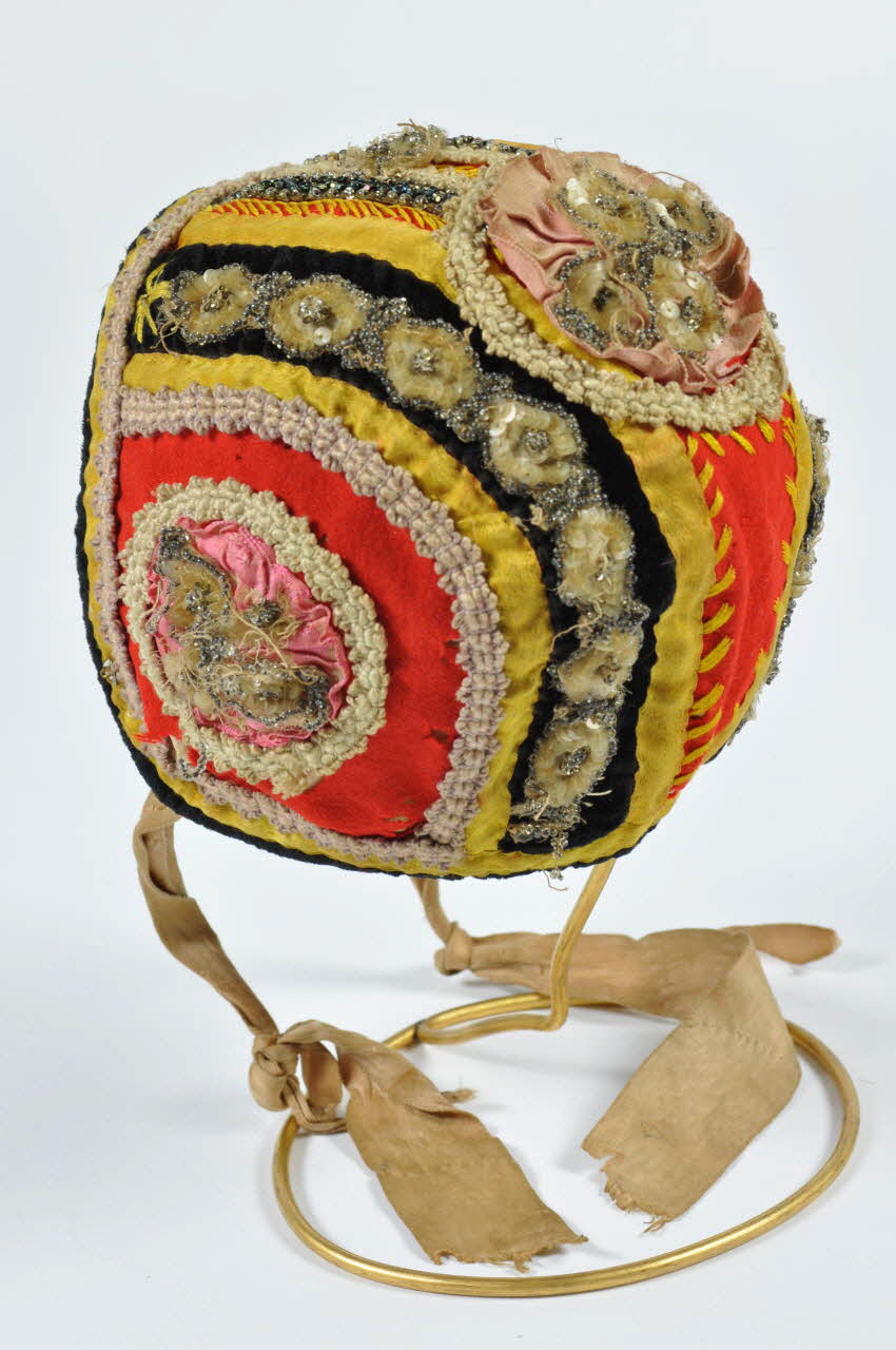 bonnet de fillette 1956.110.10  Photo Mucem