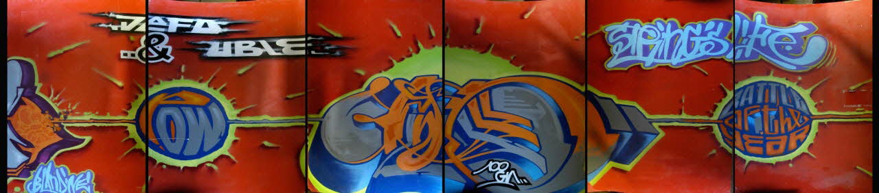 POW panneau de graffiti Panneau graffé Languedoc-Roussillon, France 2001/8/1-2001/8/5 2001.57.13-19 Photo