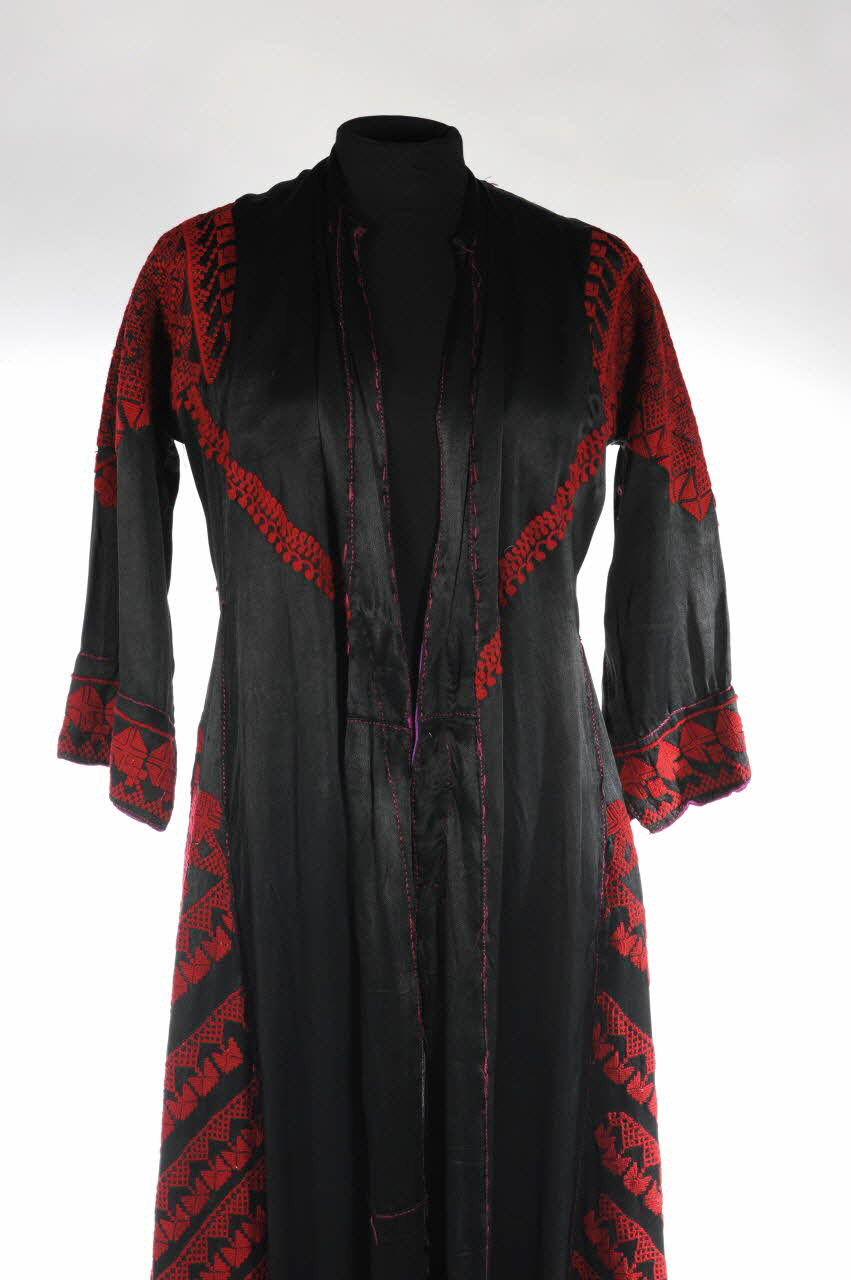 robe Thawb 2004.83.1  Photo