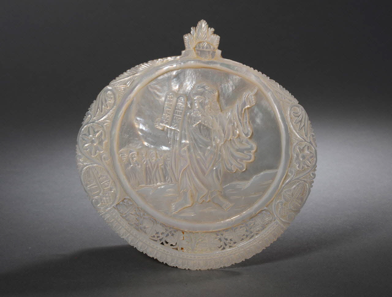 plaque décorative Moïse tenant les Tables de la Loi 2011.2.6 Photo