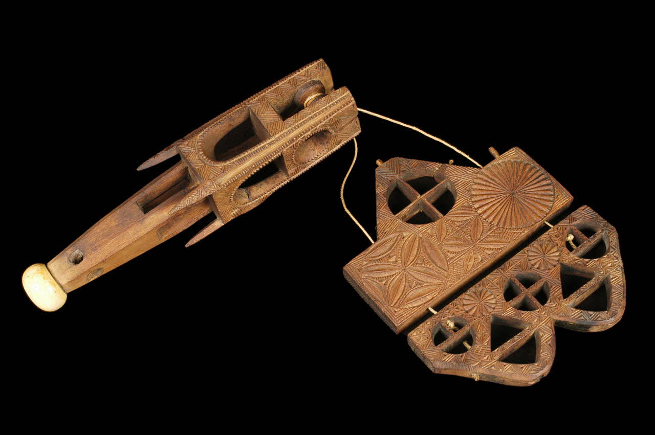 lampe à huile Auvergne, France 1800-1885 1885.1.29.1-3 Photo