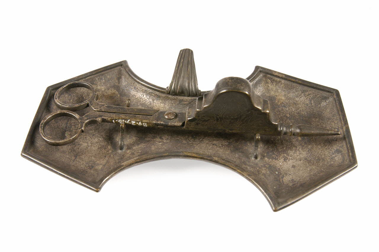 mouchette 1889.27.16.1-2 Photo