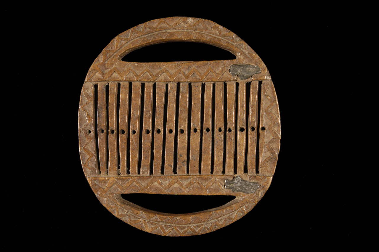 passette à rubans Auvergne, France 1890 1890.8.38 Photo