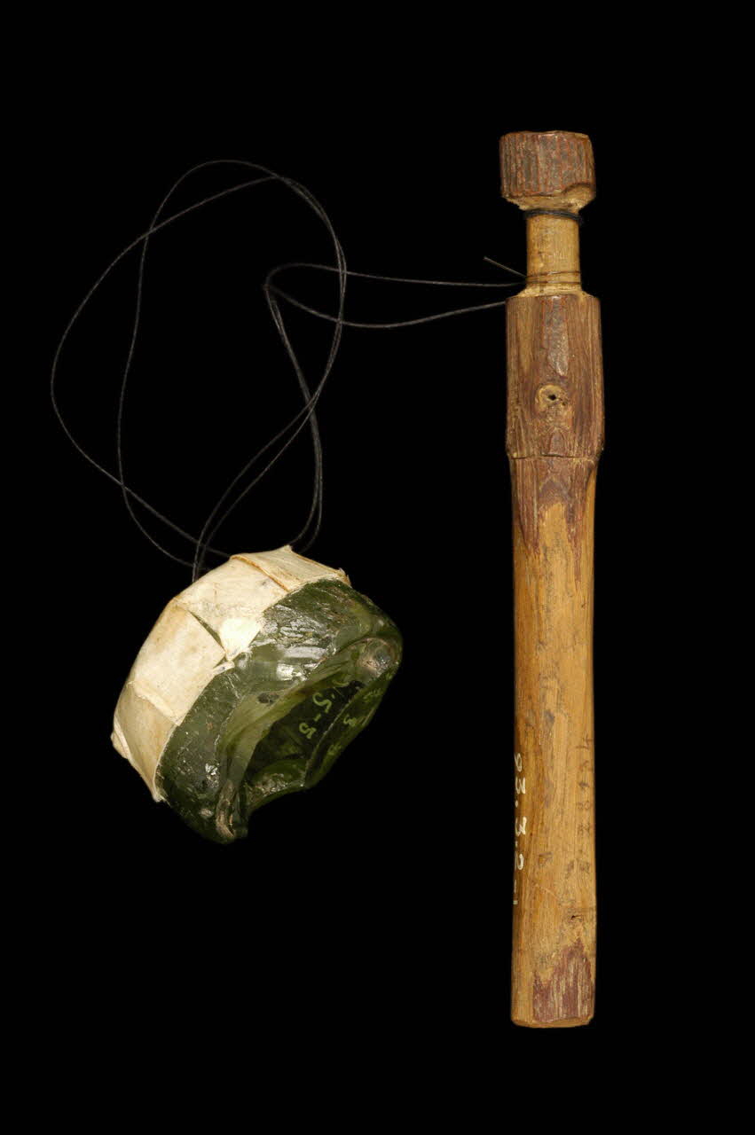 membranophone à friction crapaud 1893.3.2.1-2 Photo