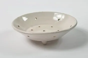 PLAT A EGOUTTER LE FROMAGE Pays de la Loire, France 1800-1888 1888.17.42 Photo Mucem