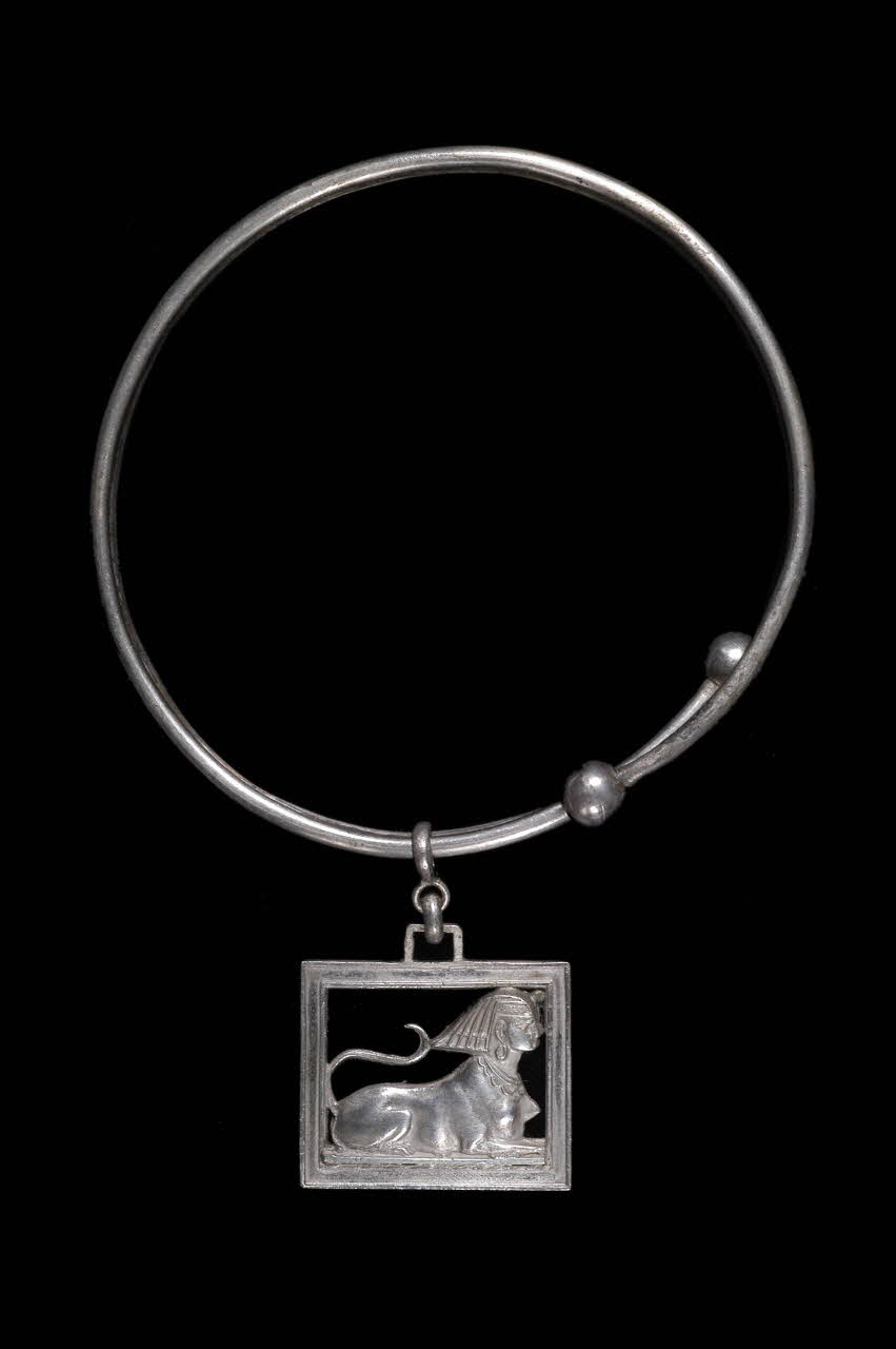 bracelet et breloque Île-de-France, France 1888 1901.1.231 Photo