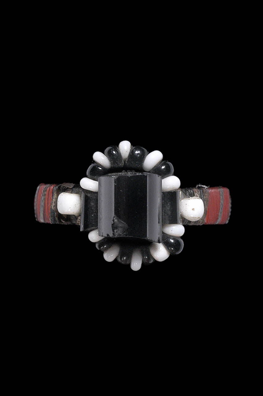 bague en crin 1901.1.340 Photo