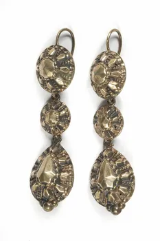 boucle d'oreille Bretagne, France 1838-1888 1901.1.774.1-2 Photo Mucem / Virginie Louis