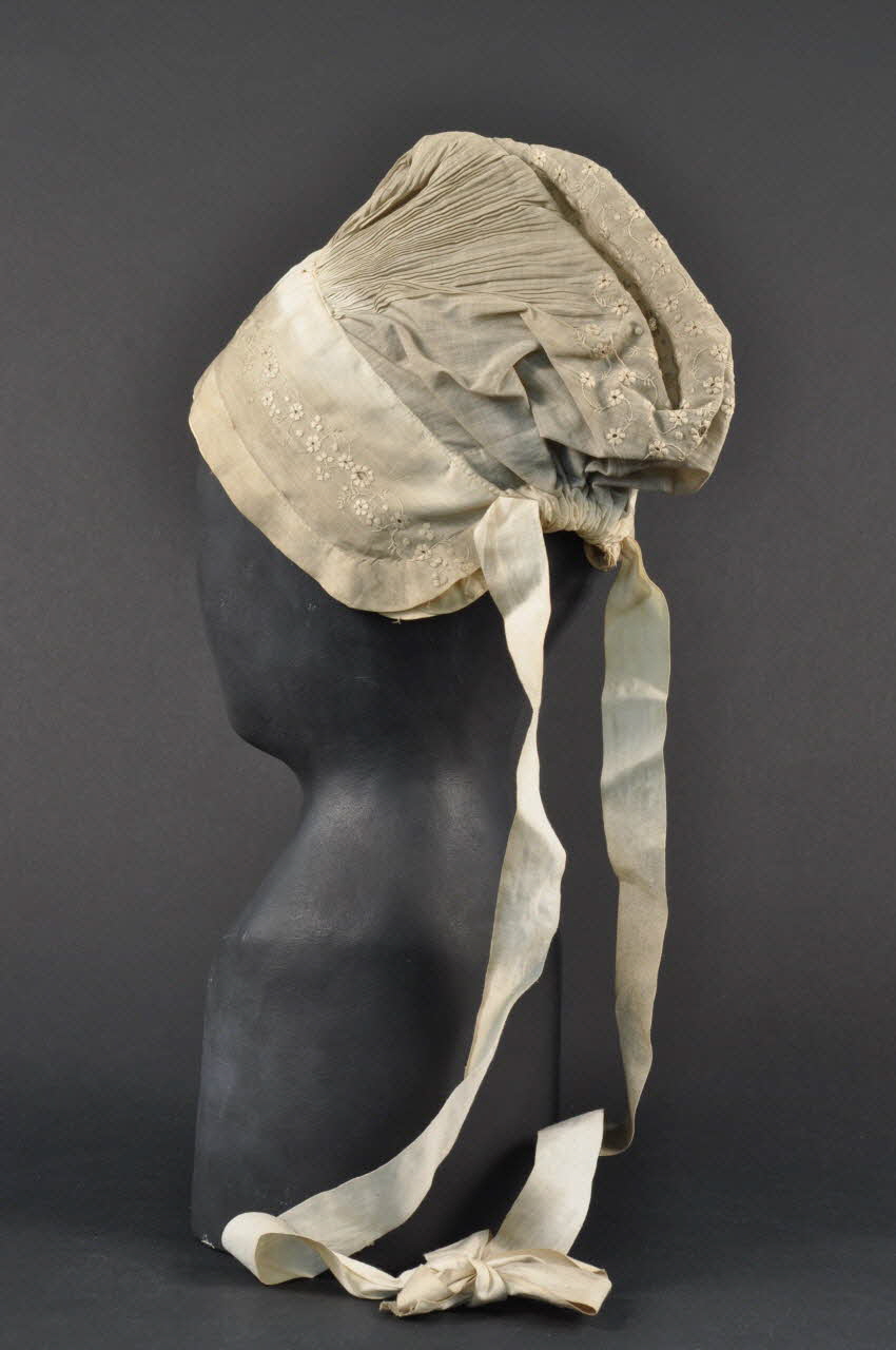 bonnet de fête 1850-1860 1957.155.298 Photo Mucem