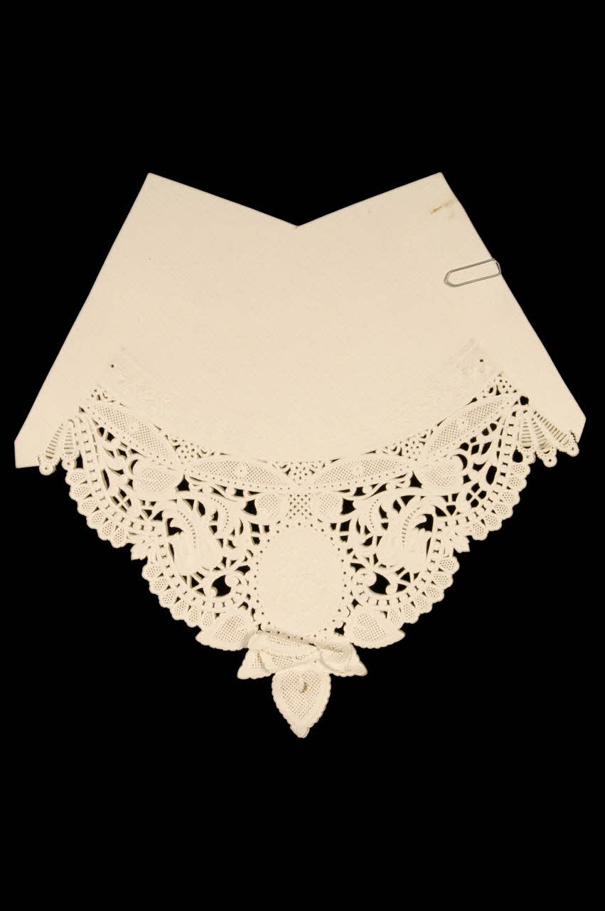 PAPIER DENTELLE 1938.84.16.2 Photo
